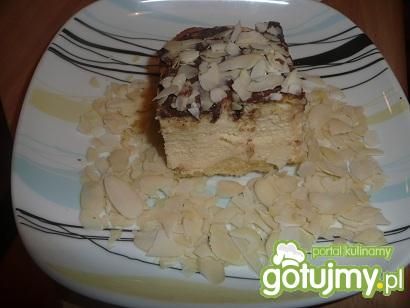 Puszysty sernik z migdałami Puszysty sernik z migdałami