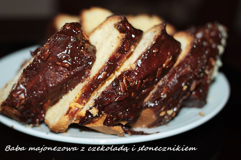 Pyszna baba z majonezem oraz czekoladą i słoneczni