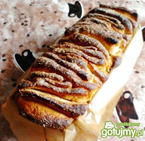 Pyszna delikatna drożdżówka cynamonowa  Pyszna delikatna drożdżówka cynamonowa