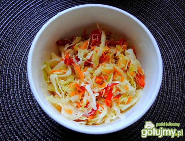 Pyszna i łatwa jesienna surówka. Pyszna i łatwa jesienna surówka.