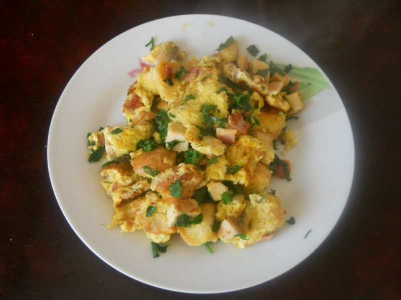 Pyszna jajecznica na grzankach Pyszna jajecznica na grzankach