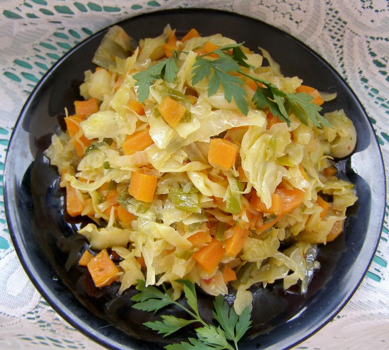 Pyszna jesienna surówka z białej kapusty Pyszna jesienna surówka z białej kapusty