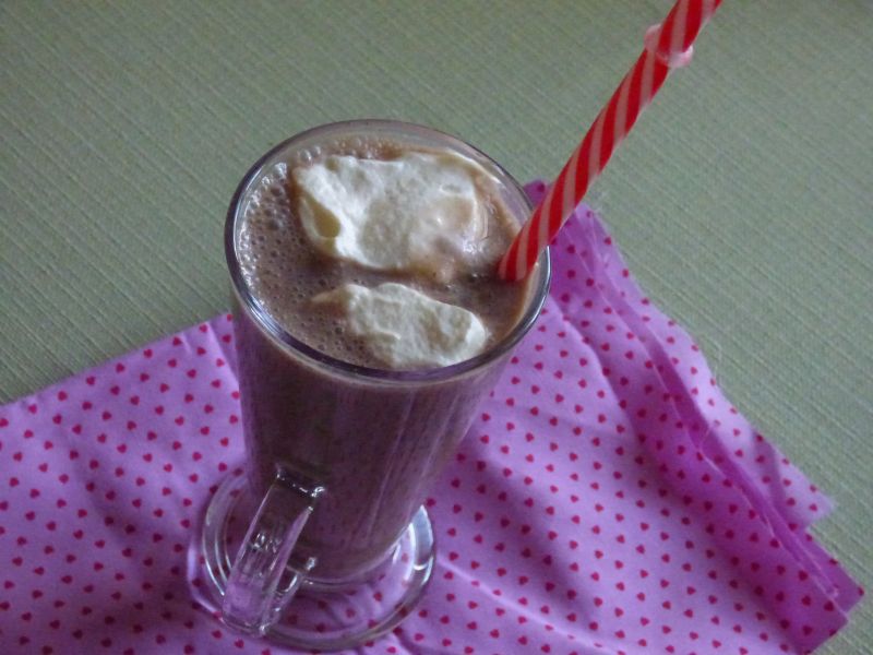 Pyszna kawa z bitą śmietaną