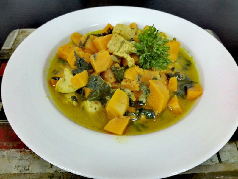 Pyszna kokosowa potrawka curry z batatami Pyszna kokosowa potrawka curry z batatami