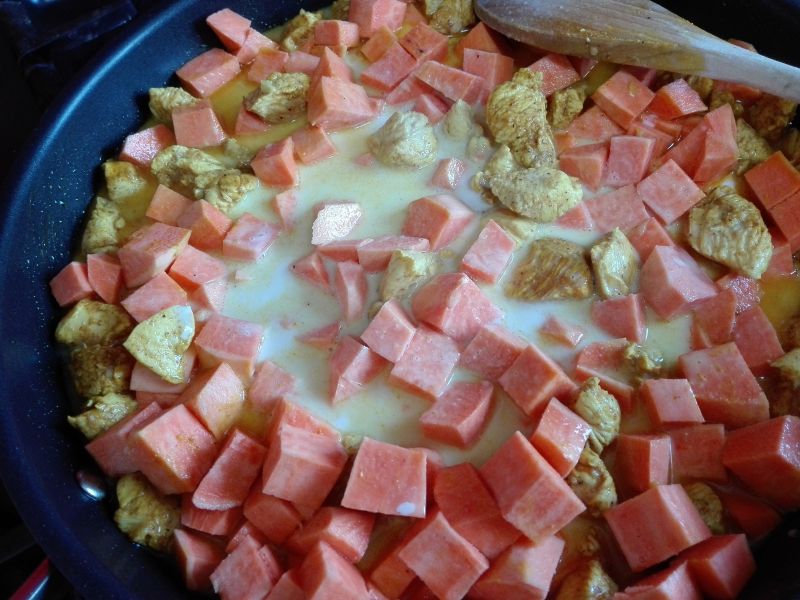 Pyszna kokosowa potrawka curry z batatami
