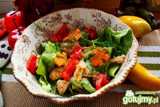 Pyszna kolorowa sałatka z mięsem sojowym Pyszna kolorowa sałatka z mięsem sojowym