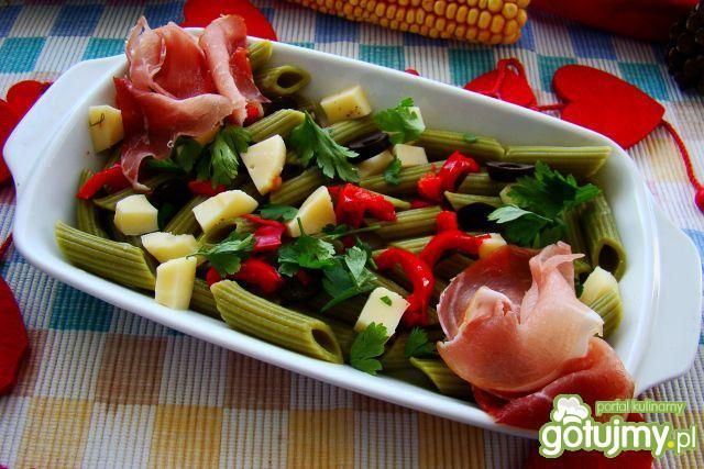 Pyszna makaronu z oliwkami i serem  Pyszna makaronu z oliwkami i serem