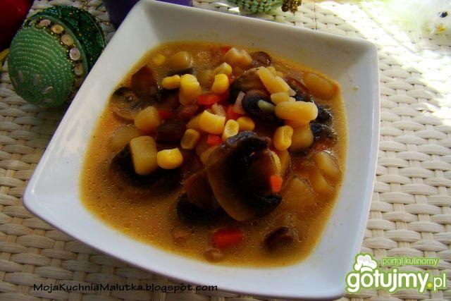 Pyszna pieczarkowa z kukurydzą  Pyszna pieczarkowa z kukurydzą