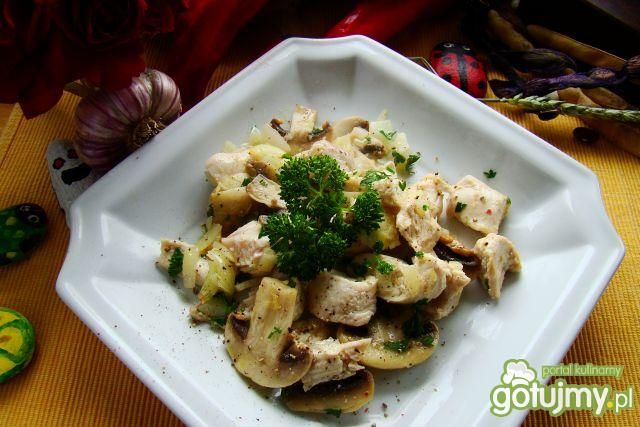 Pyszna pierś  podana  z pieczarkami  Pyszna pierś  podana  z pieczarkami