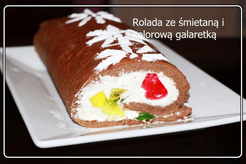 Pyszna rolada śmietanowa z galaretką  Pyszna rolada śmietanowa z galaretką