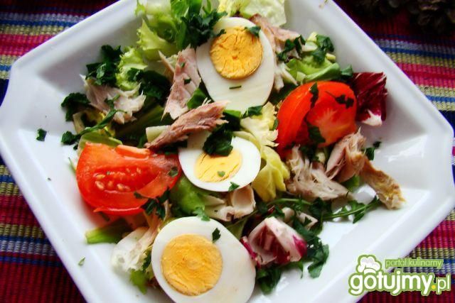 Pyszna sałata z wędzona makrelą 