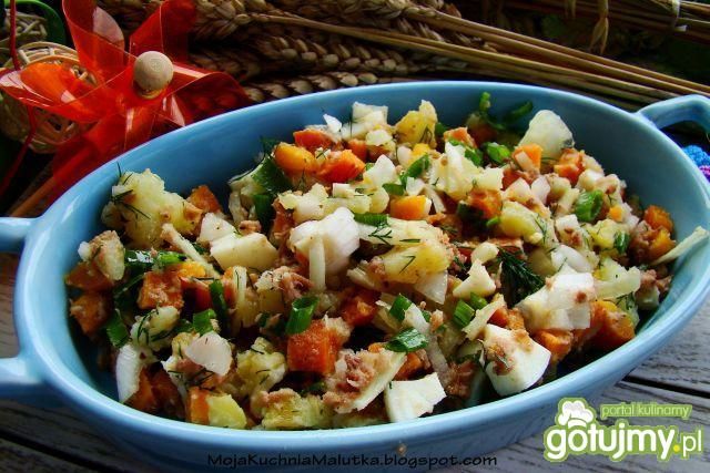 Pyszna sałatka jarzynowa z rybą  Pyszna sałatka jarzynowa z rybą