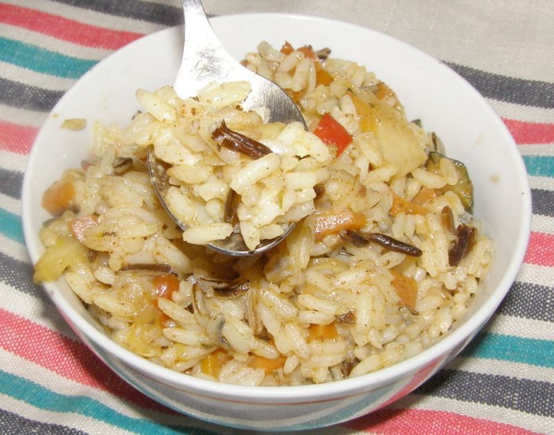 Pyszna sałatka warzywno- drobiowo-ryżowa