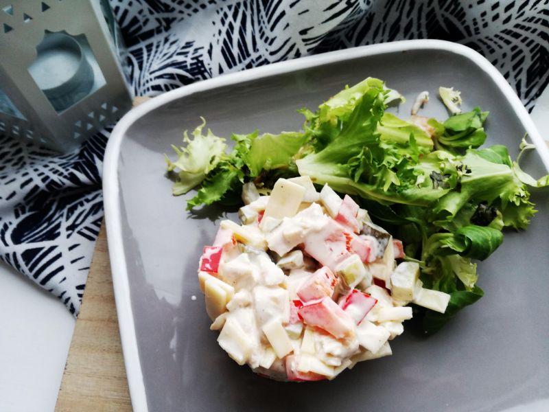 Pyszna sałatka z pieczonym kurczakiem Pyszna sałatka z pieczonym kurczakiem