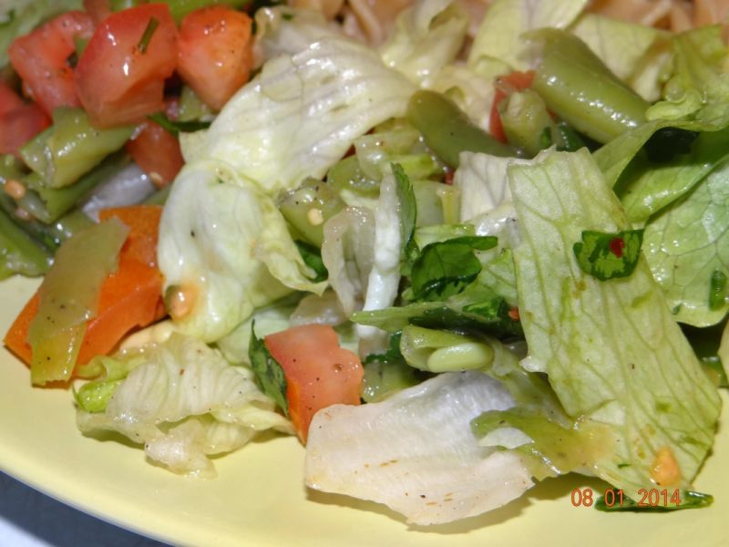 Pyszna sałatka z zieloną szparagówką