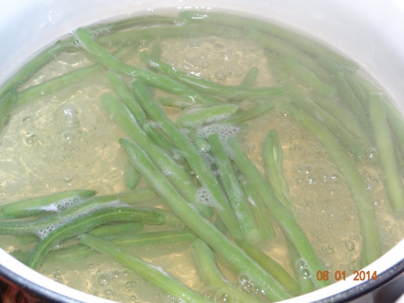 Pyszna sałatka z zieloną szparagówką