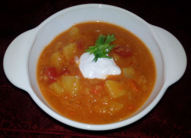 Pyszna, sycąca i zdrowa zupa soczewicowa 