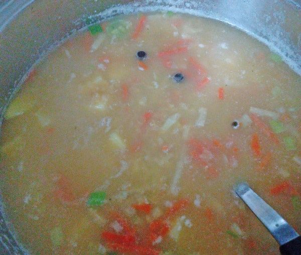 Pyszna, sycąca i zdrowa zupa soczewicowa 