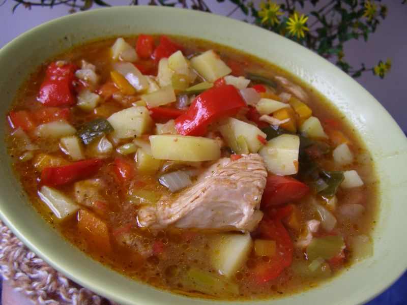Pyszna zupa gulaszowo-warzywna
