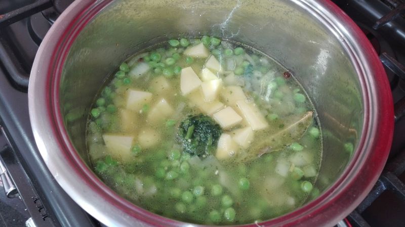 Pyszna zupa-krem z zielonego groszku