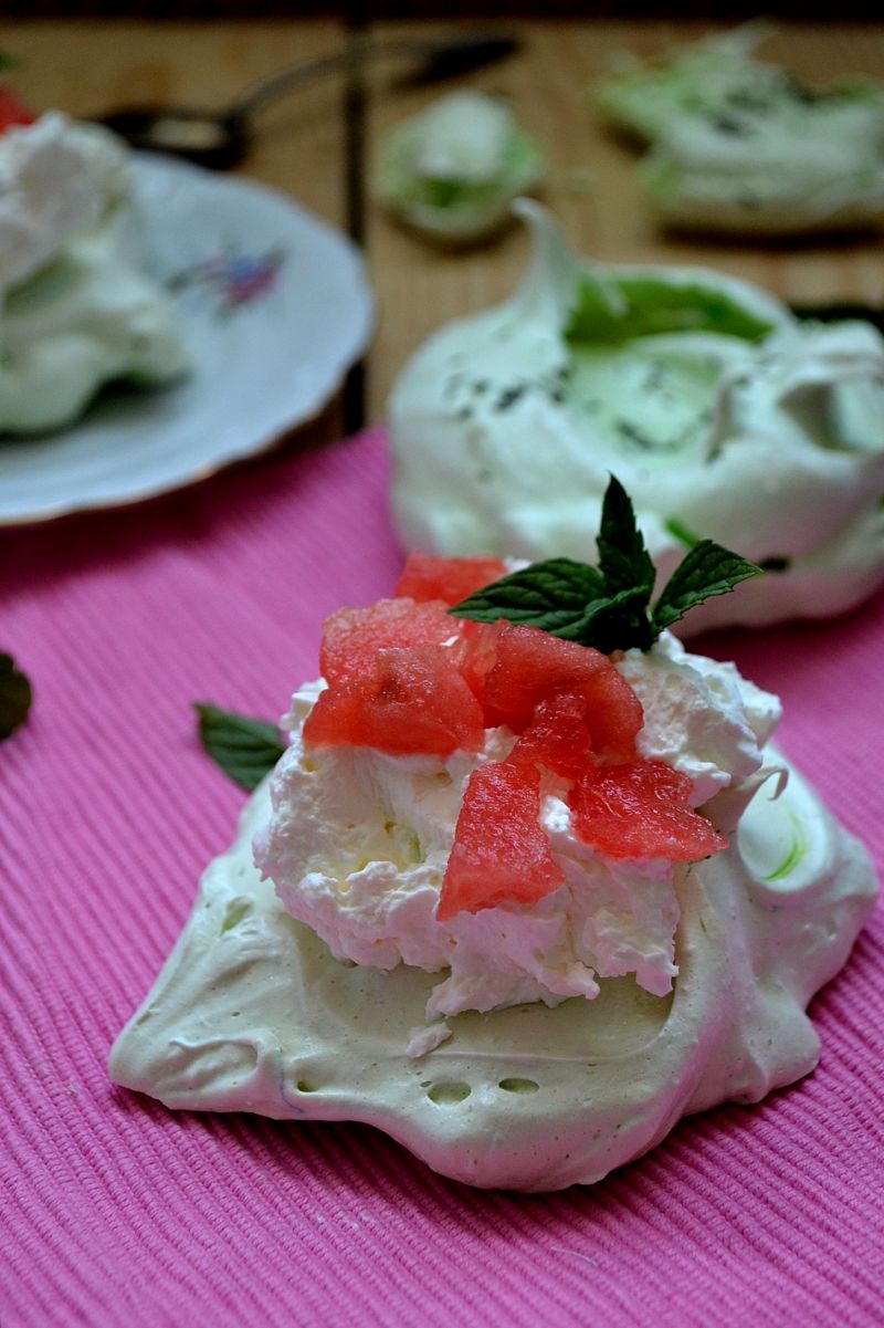 Pyszne bezy z miętą