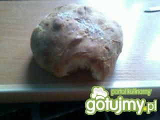 Pyszne bułeczki z dowolnymi dodatkami.