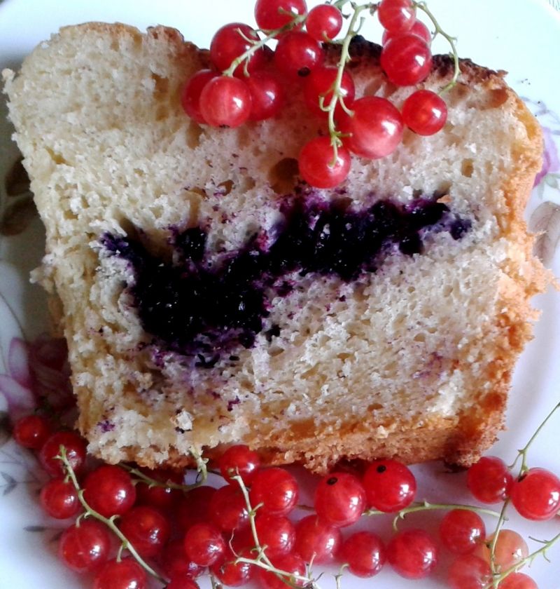 Pyszne drożdżowe ciasto jeżynowe Pyszne drożdżowe ciasto jeżynowe