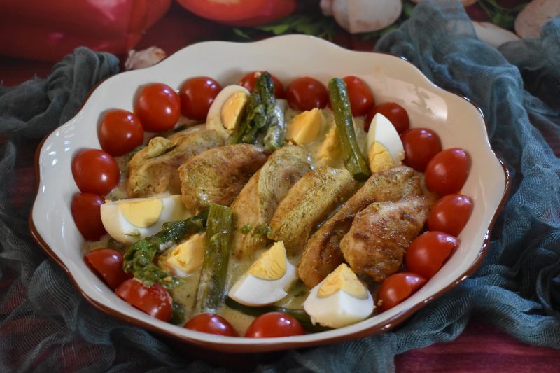 Pyszne fileciki ze szparagami i jajkiem Pyszne fileciki ze szparagami i jajkiem