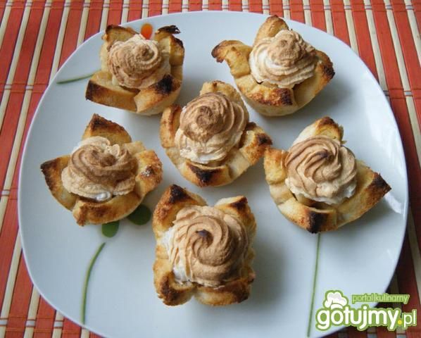 Pyszne grzanki z jabłkami i pianką Pyszne grzanki z jabłkami i pianką