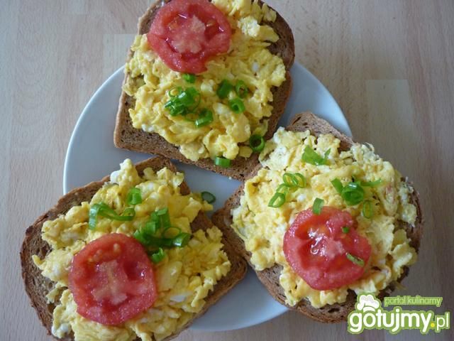 Pyszne kanapki z jajecznicą
