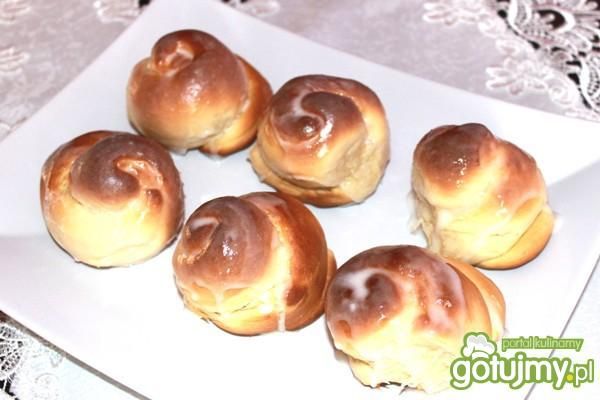 Pyszne kręcone bułeczki z cynamonem Pyszne kręcone bułeczki z cynamonem