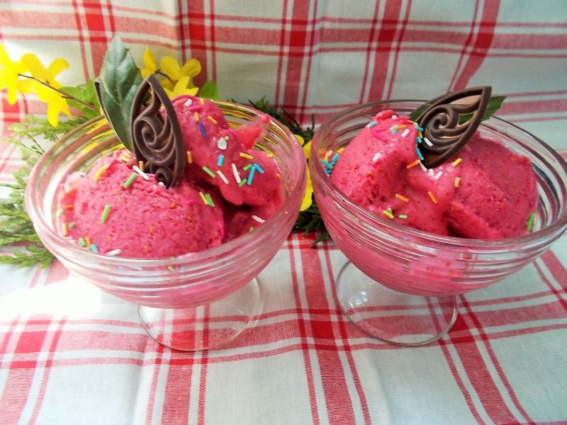 Pyszne lody malinowe Pyszne lody malinowe