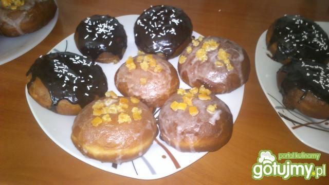 Pyszne pączki z budyniem lub dżemem