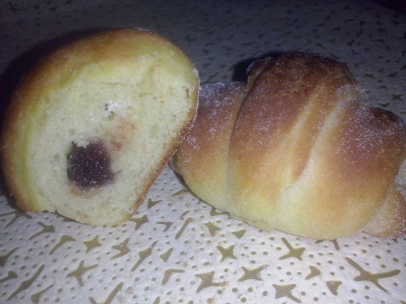  Pyszne  rogale drożdżowe z marmoladą