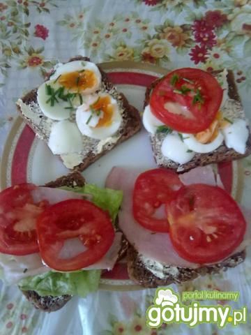 Pyszne śniadaniowe kanapeczki.