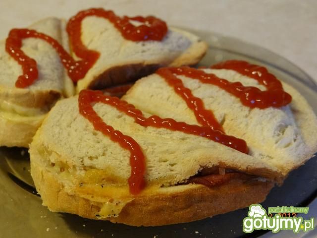 Pyszne tosty z szynką i serem Pyszne tosty z szynką i serem