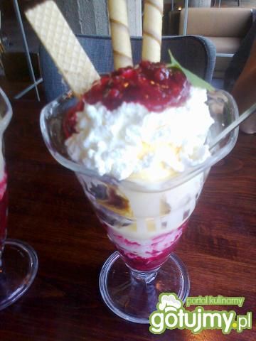 pyszny deser malinowy pyszny deser malinowy