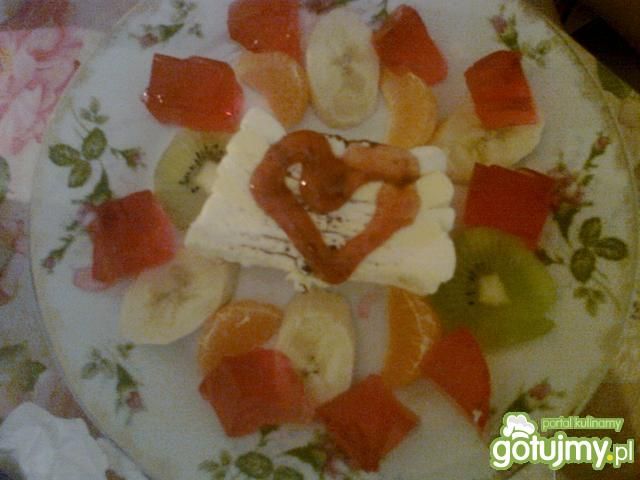 Pyszny deser owocowo-lodowy