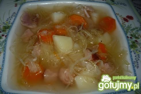 Pyszny kapuśniak z kiszonej kapusty