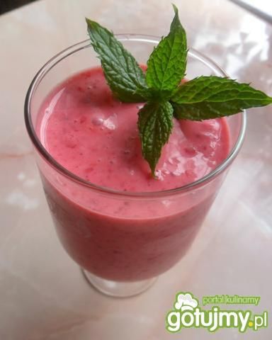 Pyszny koktajl z malin i maślanki Pyszny koktajl z malin i maślanki