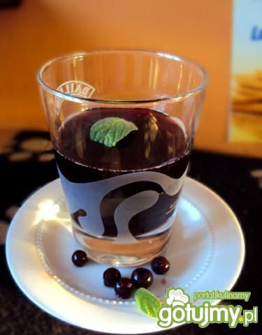 Pyszny kompot z czarnej porzeczki