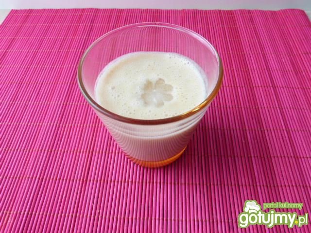 Pyszny napój mleczno-brzoskwiniowy  Pyszny napój mleczno-brzoskwiniowy