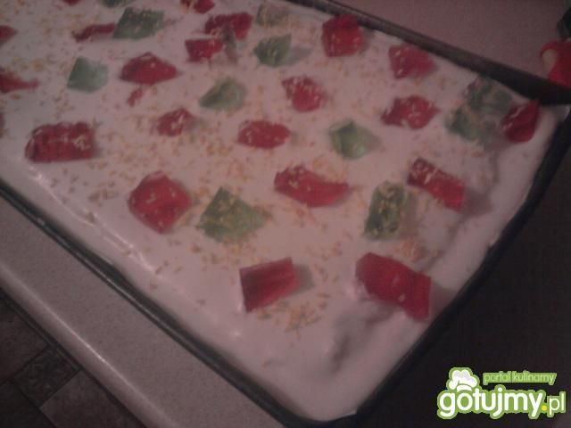 Pyszny placek biszkoptowy z bitą śmietan