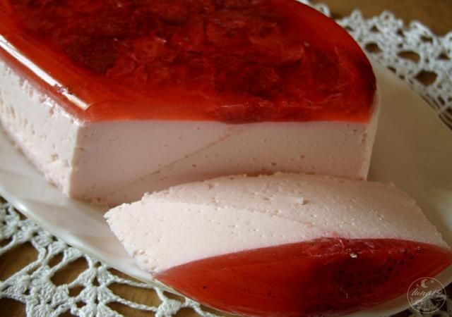 Pyszny serniczek truskawkowy