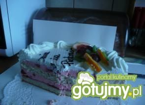 Pyszny torcik truskawkowy 