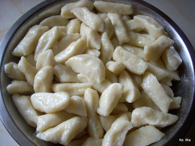 Pyza robi kopytka Pyza robi kopytka
