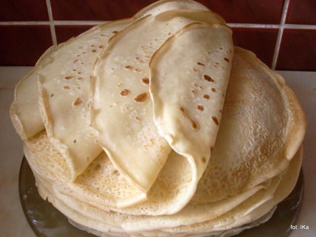 Pyza smaży naleśniki