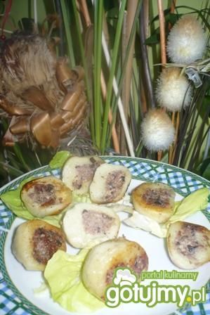 Pyzy z dwoma rodzajami mięsa