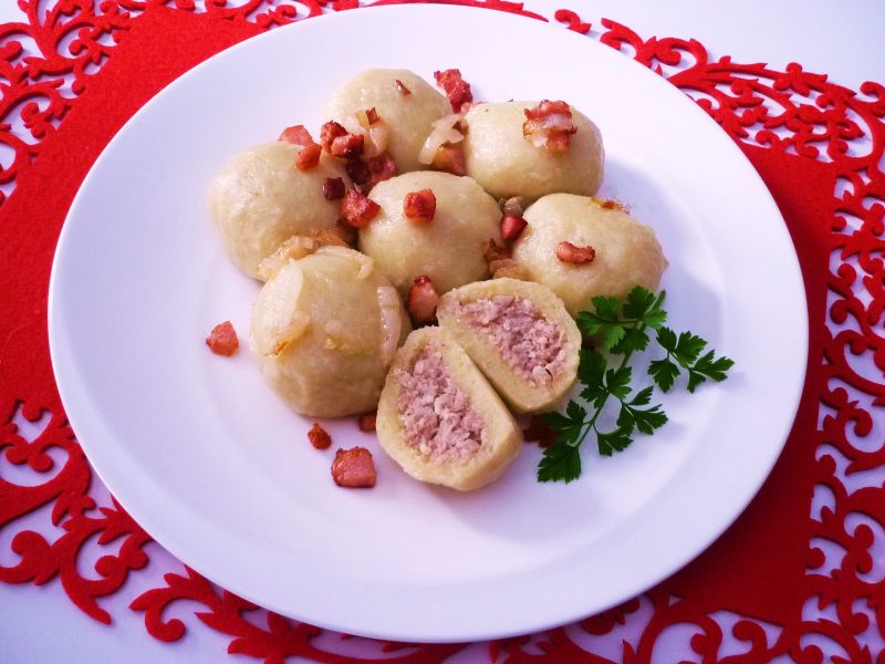 Pyzy z kaszą jaglaną i mięsem Pyzy z kaszą jaglaną i mięsem