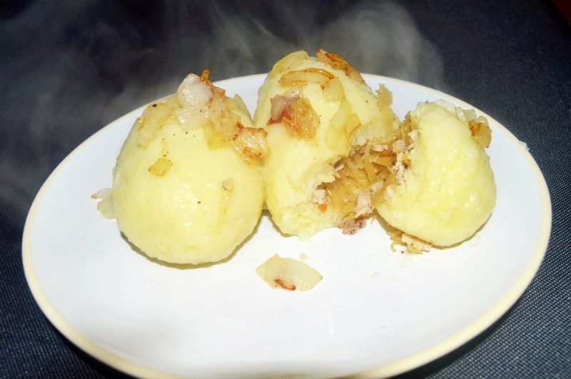 Pyzy z mięsem i kiszoną kapustą